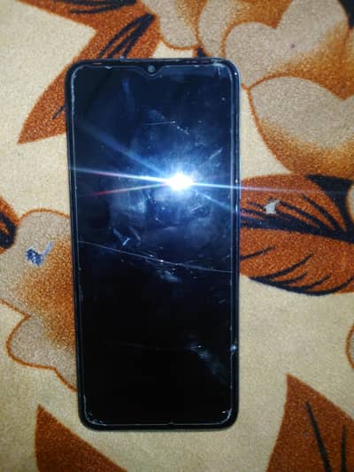 Infinix hot 11 play 4/64 condition 7/10  panel break.