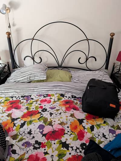 King size wraught iron bed with 2x bedside tables + lamps