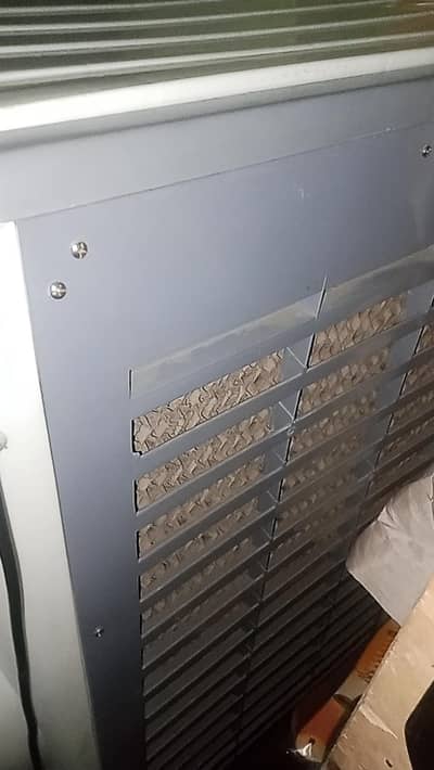 Original room air cooler bilkul perfect working condition mein hai.