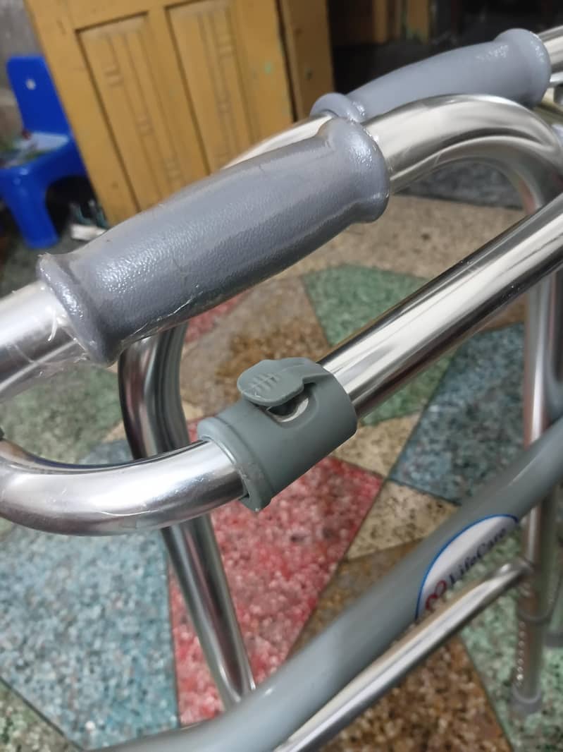 folding walker 0