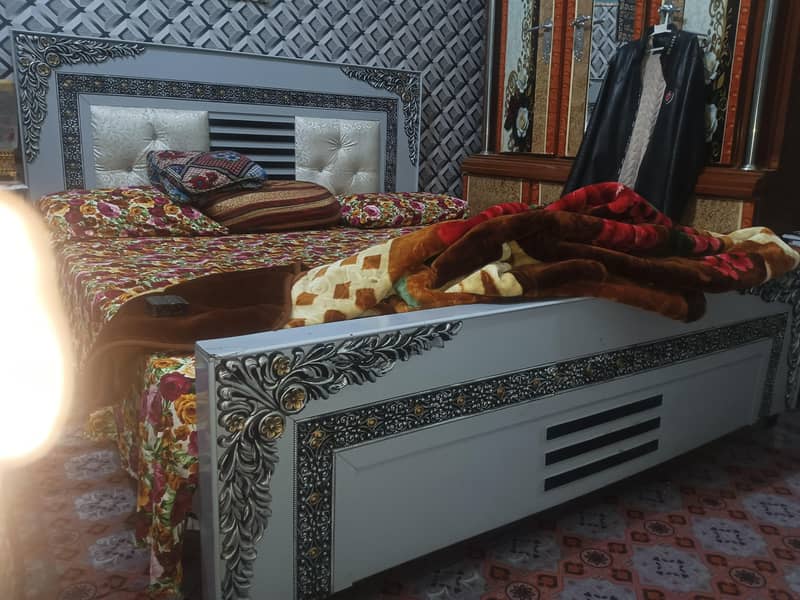 Bed Set, Side tables, Dressing, showcase and sofas 0