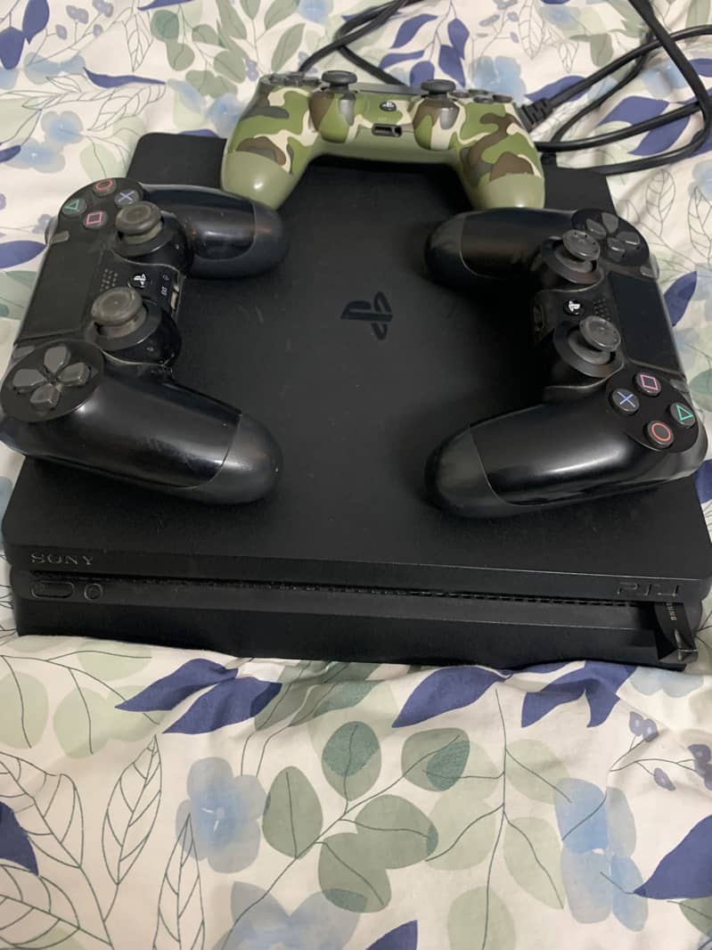 PS4 slim jailbroken with 3 controllers 0