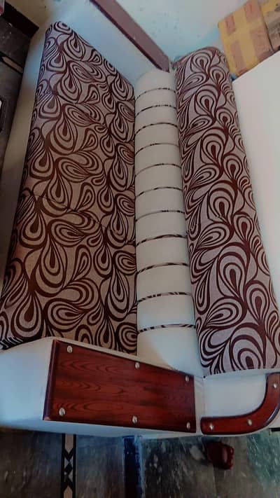 5 set sofa condition bohat achi he