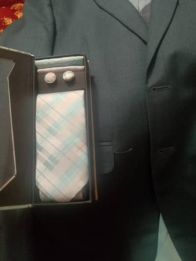 new man 4pic pentcourt dress urgent sale 1time used