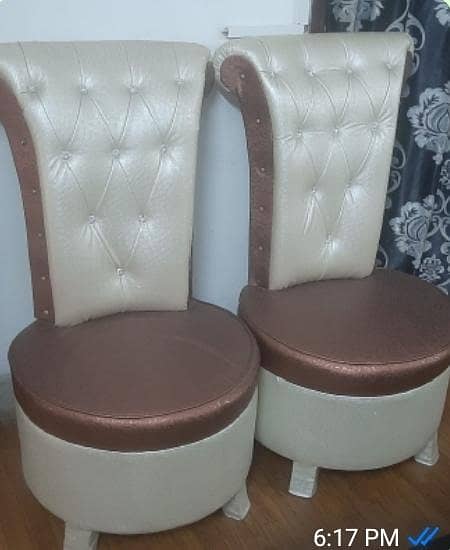 sofas 2 plus center table 0