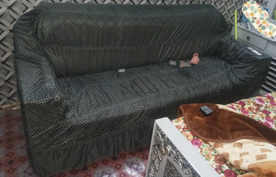 Bed Set, Side tables, Dressing, showcase and sofas 7