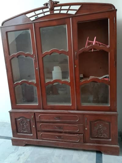 solid wood  show case 3 door 1 dor ka shesha change hone wala hai