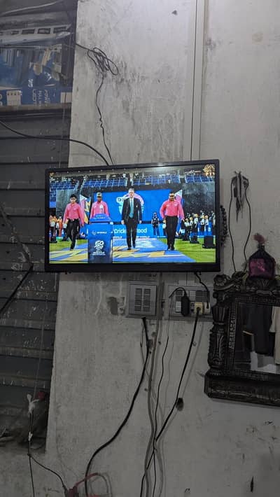 24" Led 10/10 condition