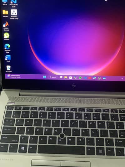 Hp elitebook g6 i5 8gen-2gb AMD 550 gpu Touchscreen + Fingerprint