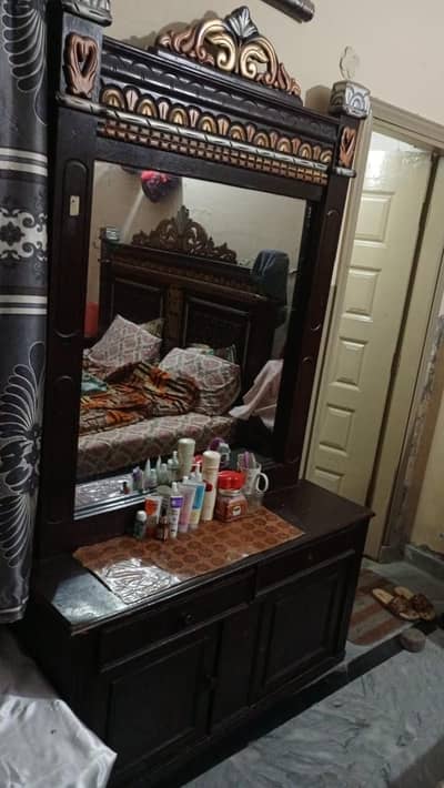 almari or dressingtable