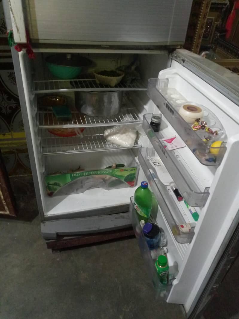 Dawlance ref  Medium size 1