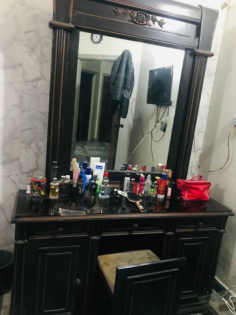 Dressing table 0