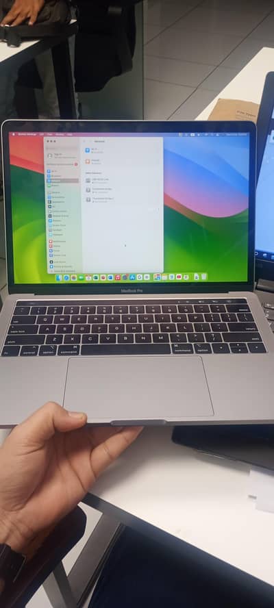 MacBook Pro 13 inch" (2019) — Core i7 & 16GB RAM