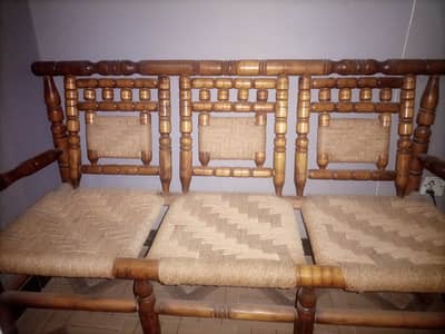 5 pics chairs with small table
