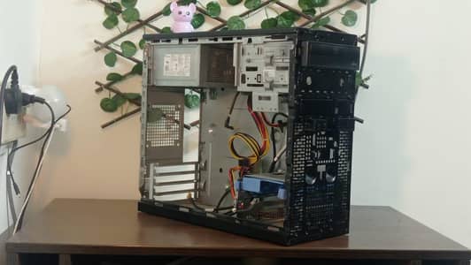 PC casing with 300 watt power supply with 6 pin power connector