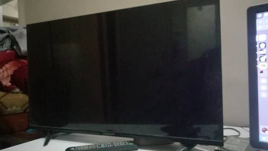 Selling my 32-inch Samsung Smart LED TV (Full HD 1080p) in great worki