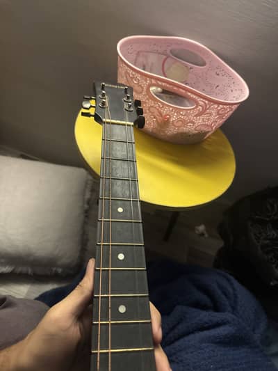 good condition guitar beginner friendly easy to use