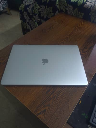 MacBook Pro 2019  | core i7 | 16gb ram