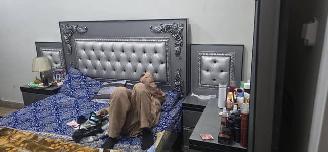 King Size Bed Set Side Tables & Dressing Full Size For Sale