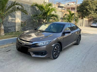 Honda civic 2016 ,b/t Corolla alto Yaris