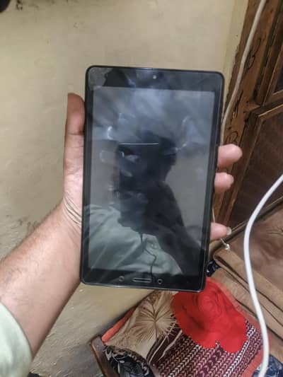 q mobile tablet used 10/10 condition pta proved box nhi he charger he