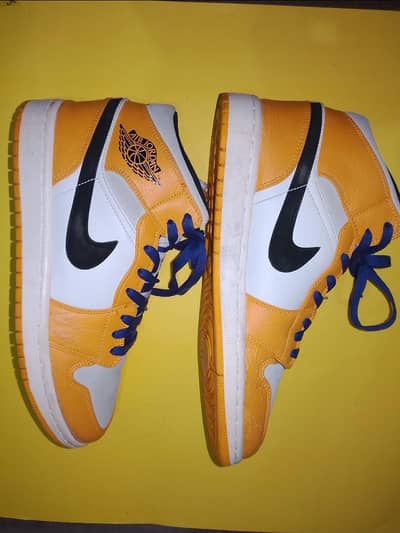 Original Air Jordan 1 Mid ‘University Gold’ – Size 42 (US 8.5)