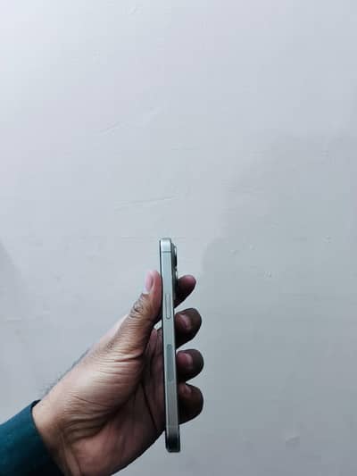 I phone 15 pro 10/10 condition