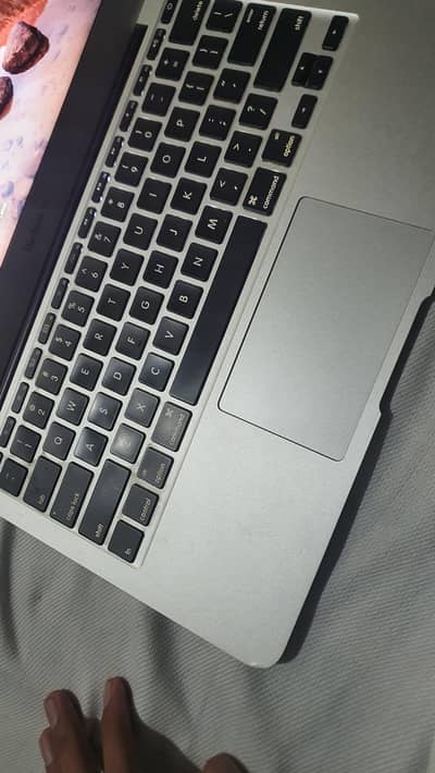 Mac book air 2015 model  4gb ram 128gb memory