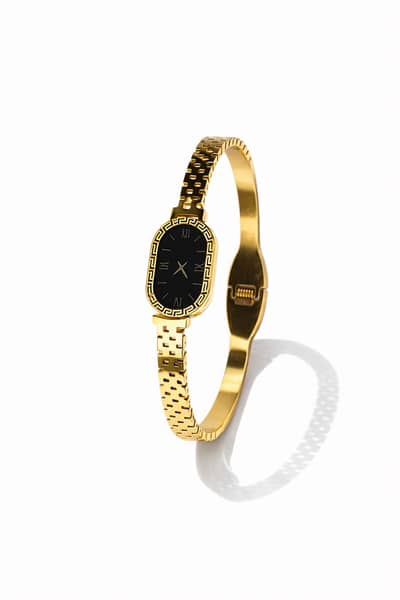 Stylish Gold Ladies Watch – Elegant Black Dial Bracelet Style