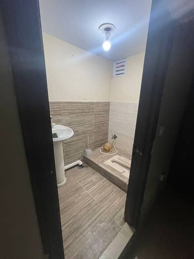 Dha Ph 7 | Main Khe Sehar | 500 Sqft Ground Floor Shop For Rent | Aarpar Shop With Bungalow Facing | Reasonable Rent | Ideal For Salons, Food Business, Clinic, Display Center