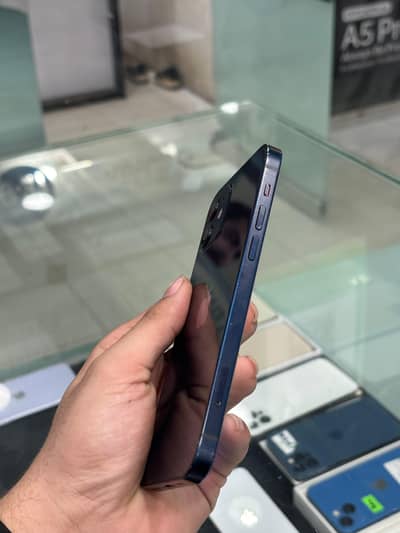 iphone 12  64 GB 10/8.5 factory unlock