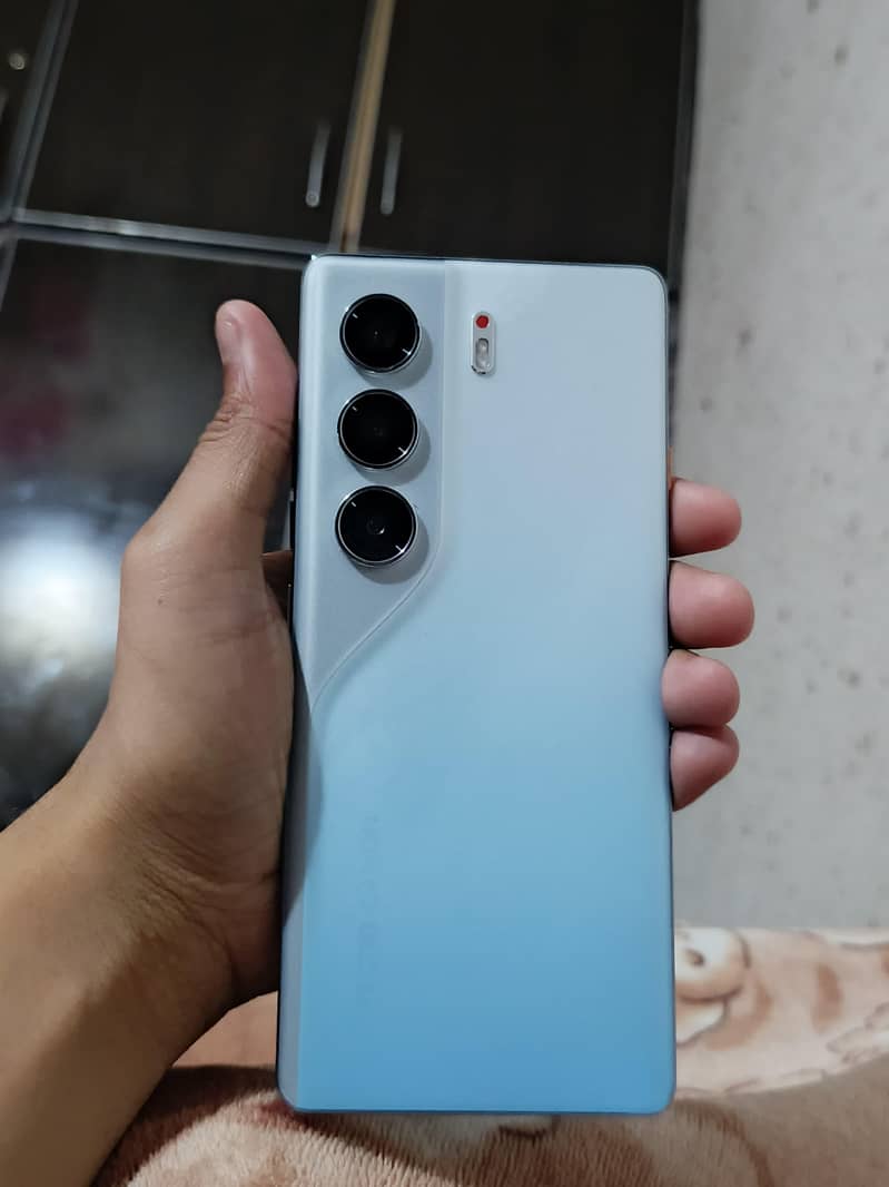 Techno Camon 40 pro 0