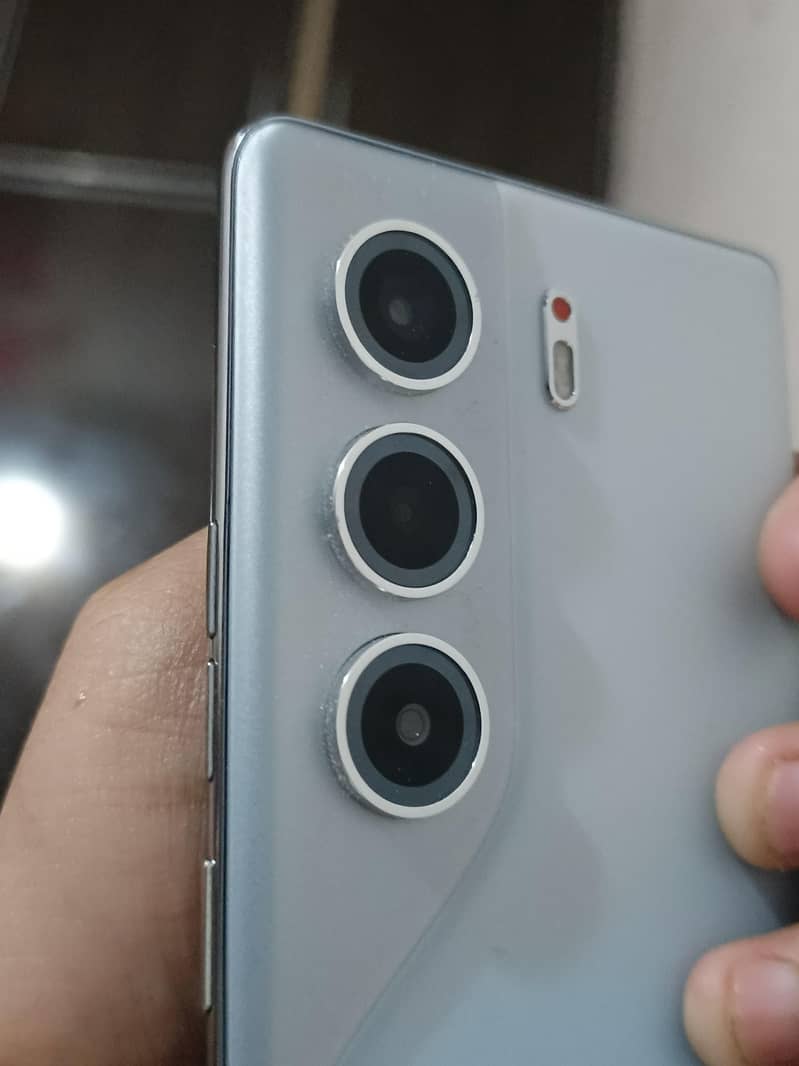 Techno Camon 40 pro 2