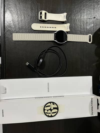 Samsung Galaxy watch 6  40mm with original box and Charger,watch strap