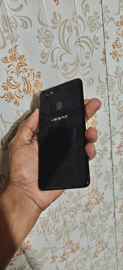 OPPO (F7)