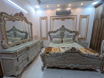 Bedroom Furniture Set for Sale - Like New! 