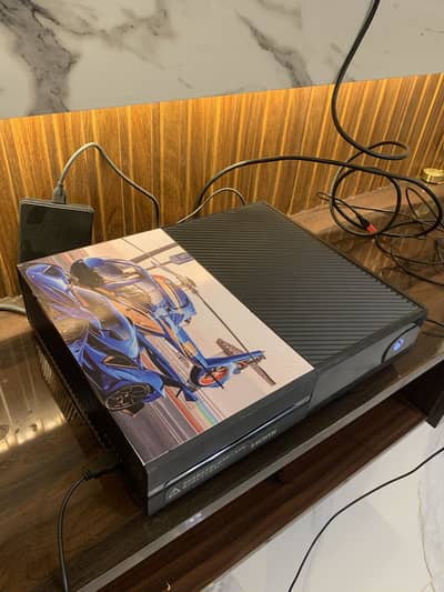 Xbox One 1Tb just like new with 2 Controllers