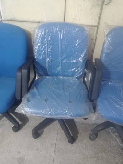 Selling chair in 7000