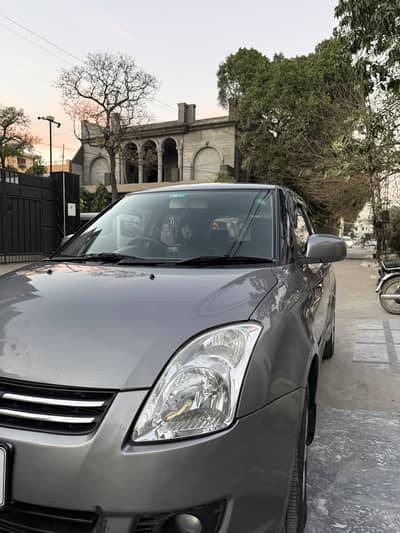 Suzuki swift DLX 2013