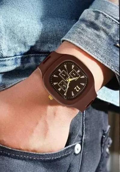 analogue fashionable watch for men