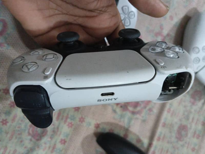 PS5 controllers 5