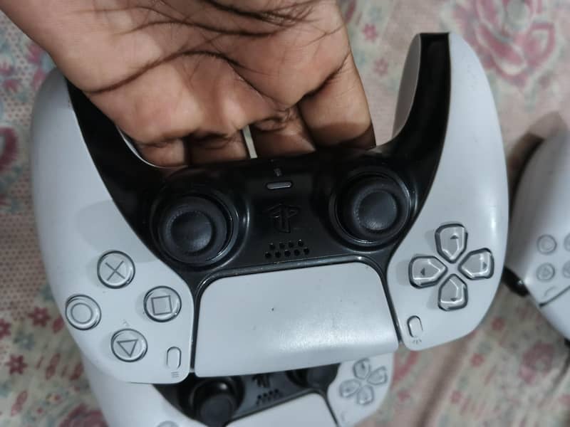 PS5 controllers 6