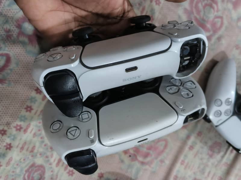 PS5 controllers 7