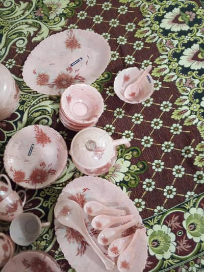 6 PCs dinner set for sale urgent sale need Money