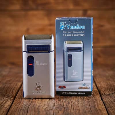 High-Performance Cordless Shaver for Men - Travel Friendly