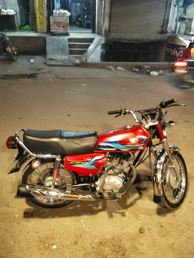 honda 125 24 model  net to net geniun  no any single fault red color