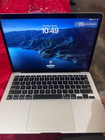 MacBook Air M1 (2020) – 8GB RAM / 512GB SSD