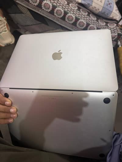 MacBook Air M1 (2020) – 8GB RAM / 512GB SSD