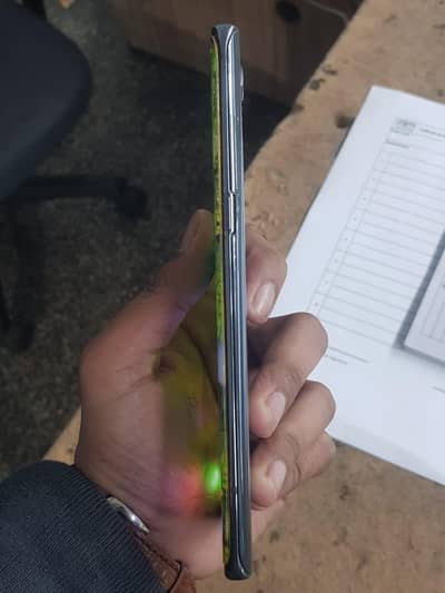 edge display indisplay fingerprint