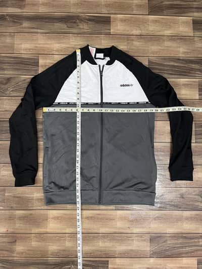 Nike adidas puma underarmour jordan